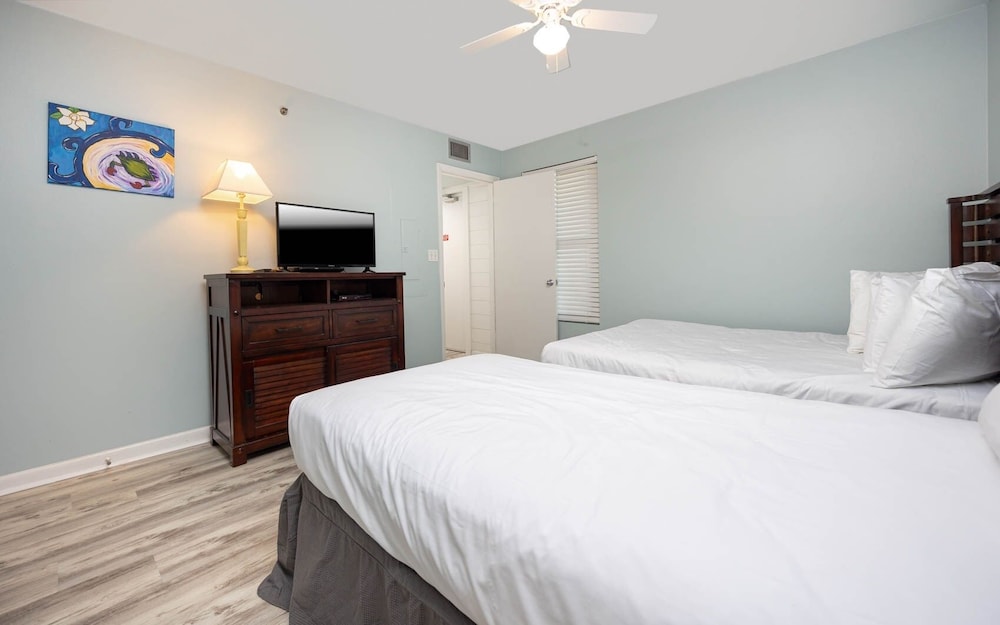 Phoenix I 1075 2 Bedroom Condo