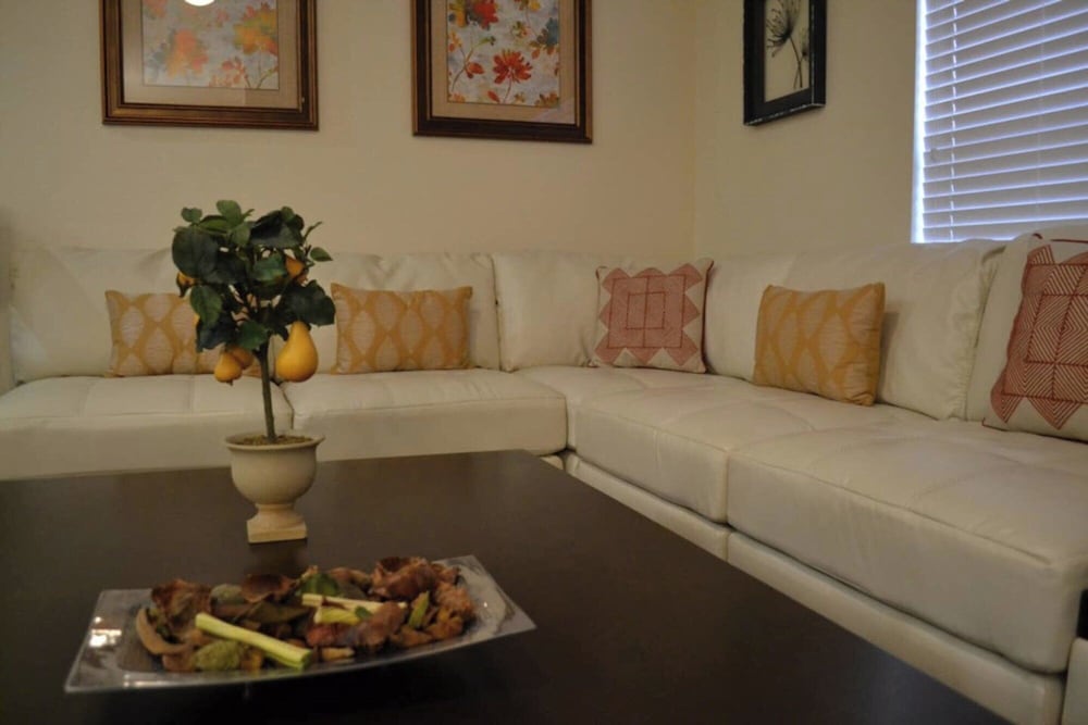 Spacious Villa Near Disney - Image 3