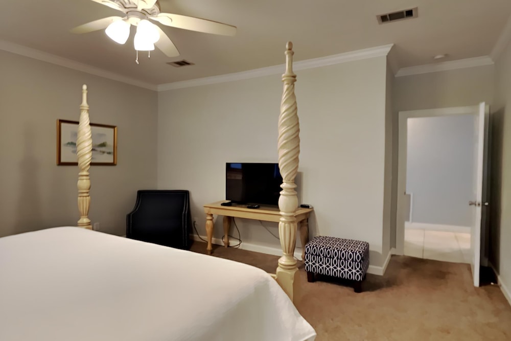 Pair-A-Dice by Southern Vacation Rentals view 3