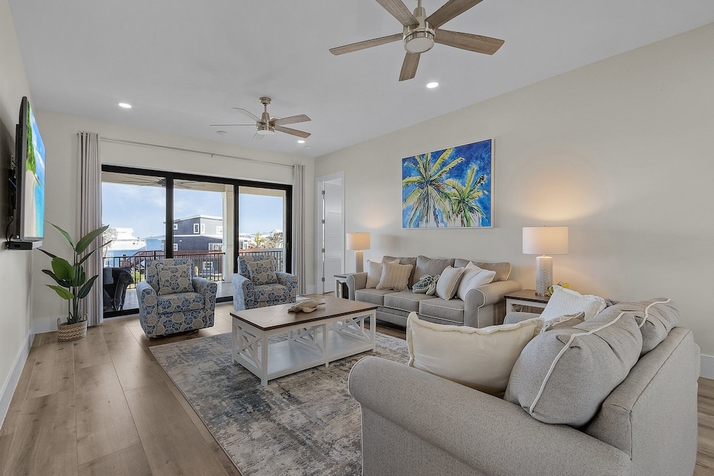 749 Paradise Pointe New Luxury Build 7 Bedroom Home
