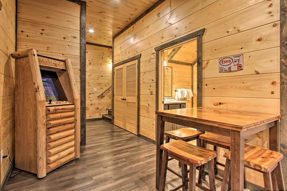 Luxe Cabin w/ Home Theater < 2 Miles to Gatlinburg view 5
