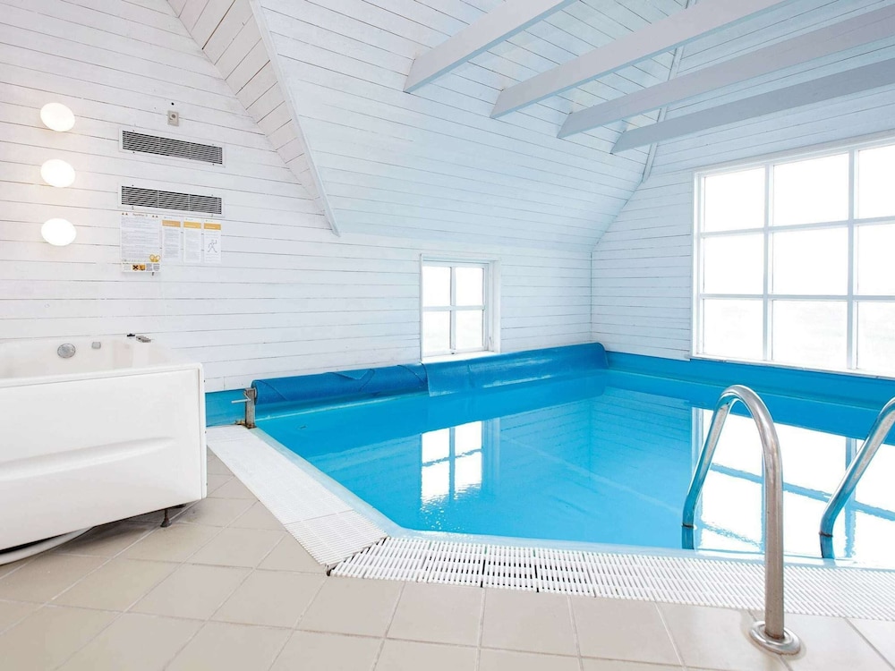 10 Person Holiday Home in Blavand