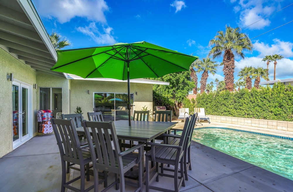 Luring Palms Oasis