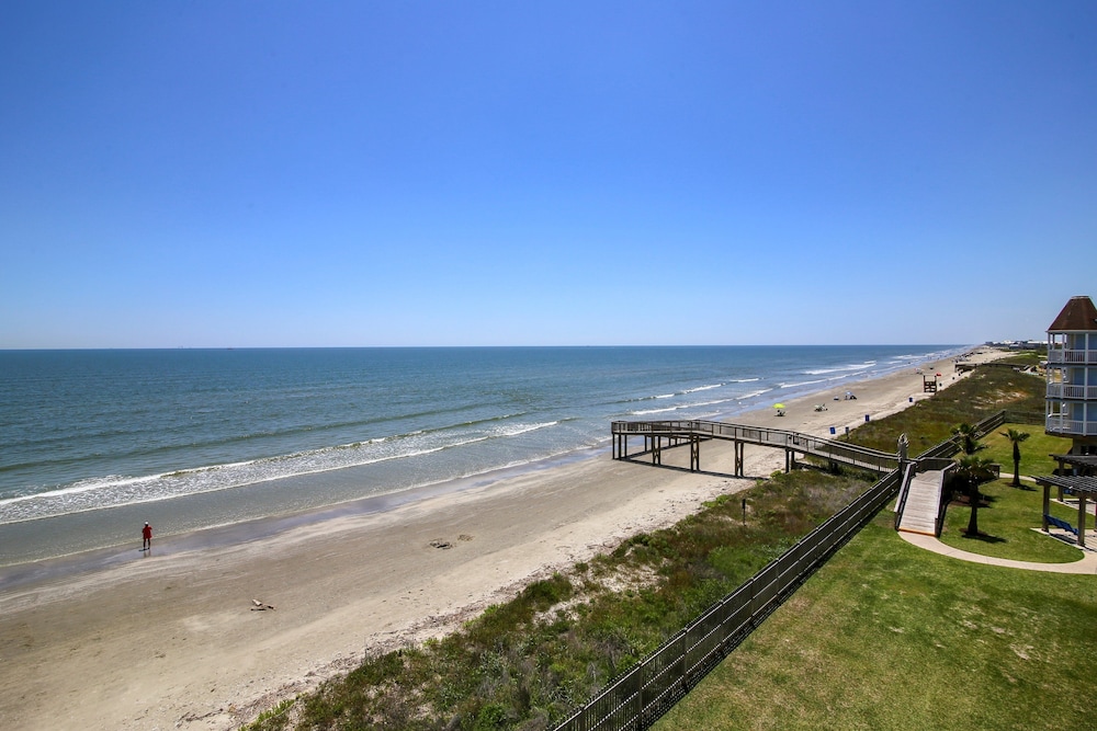 Seascape 2314 2 Bedroom Condo by RedAwning view 3