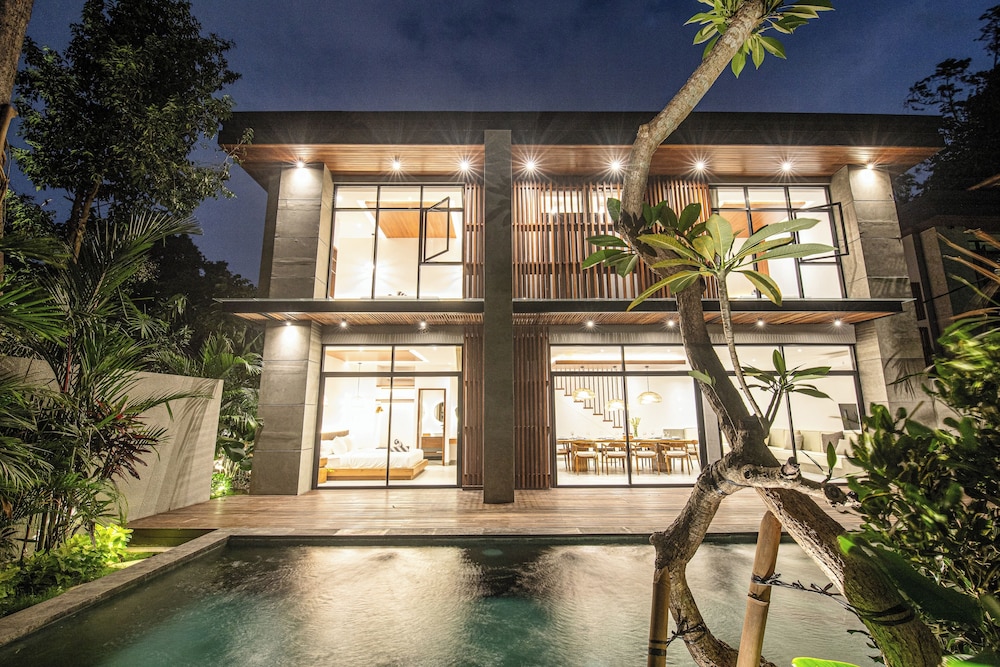 Elegant 5BR Canggu Villa 400m to Pristine Beach