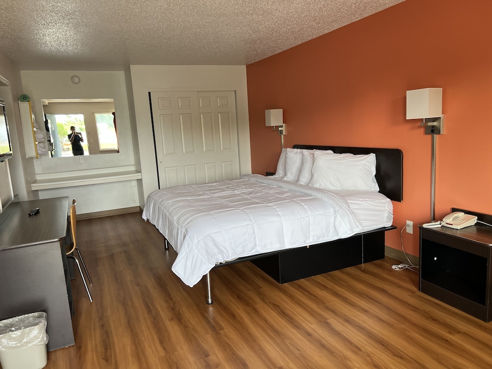 LAKE INN view 2