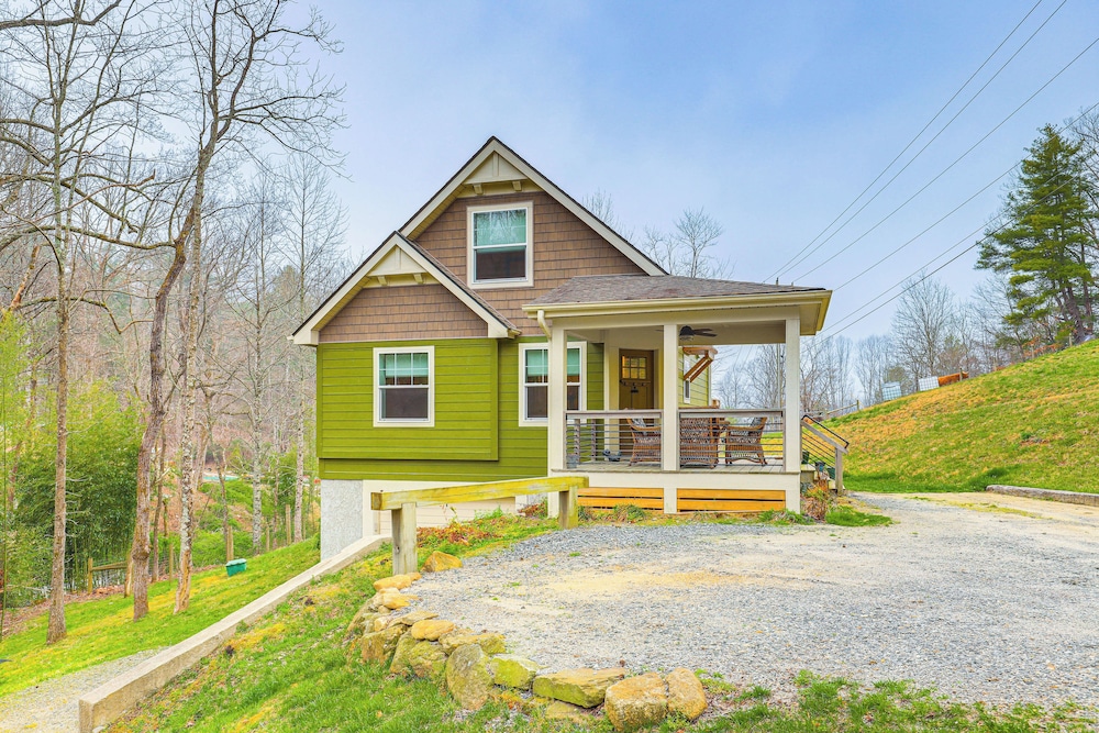 On Farm: Charming Hendersonville Retreat!