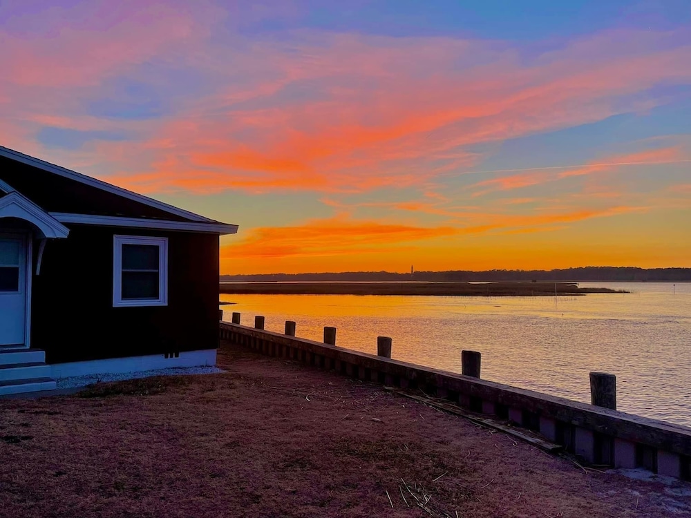 Snug Harbor Marina and Hotel