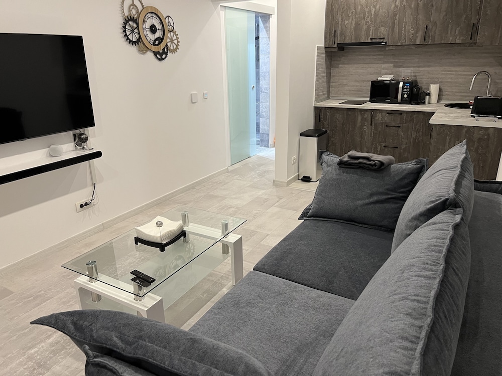 Stunning 3-Room Penthouse W10+W11 view 5