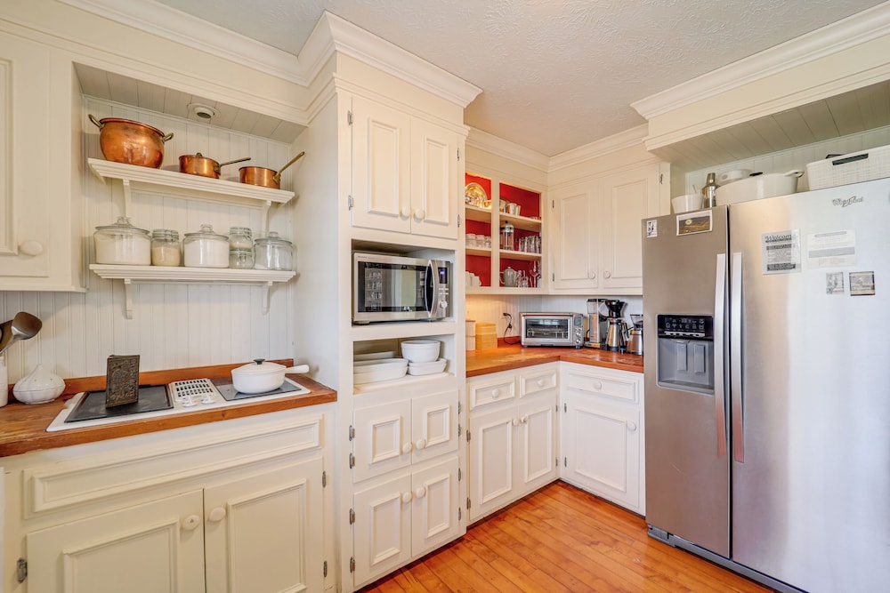 5 Mi to Dtwn: Pet-friendly Gem in Blowing Rock!