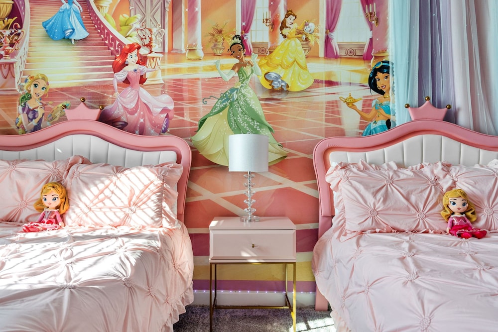 Chic 5bed Home With Themed Rooms