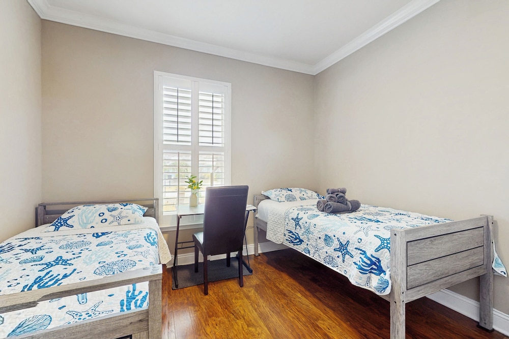 Spacious 5BR w/ Patio & W/D Near Beach