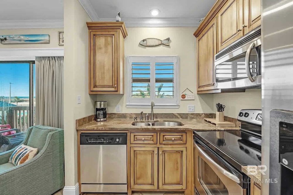 1 bed Beach Pools Waterfront Boating Palmaway