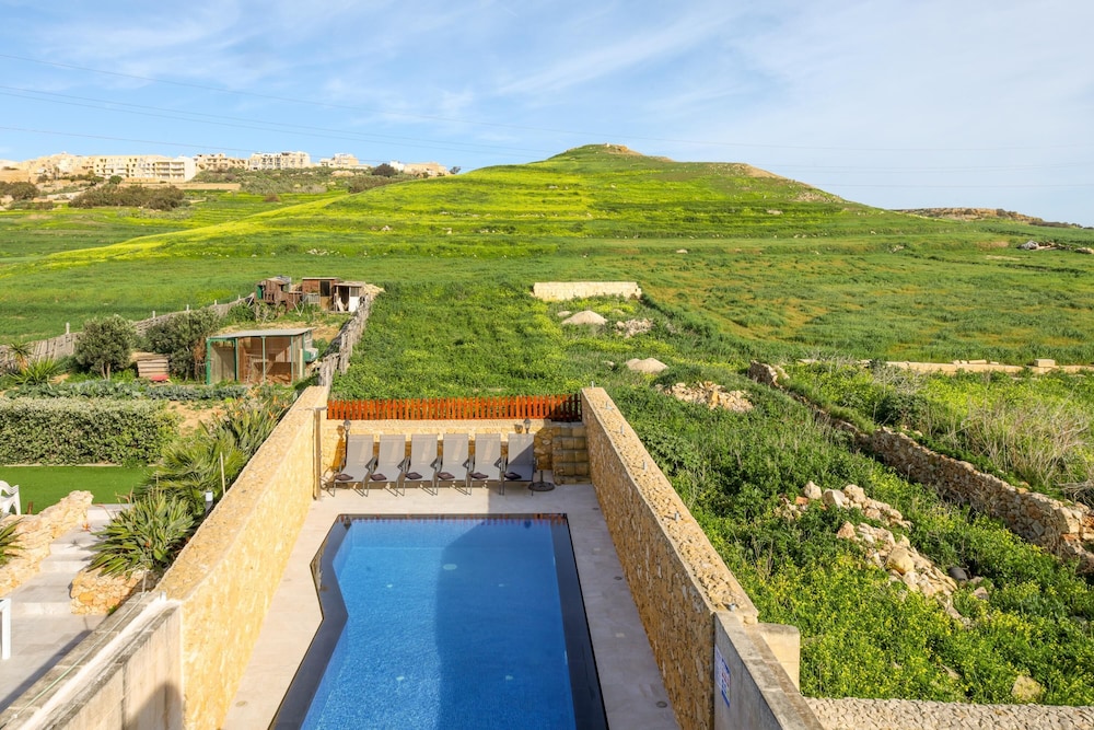 Solaris Gozitan Villa With Pool Gozo