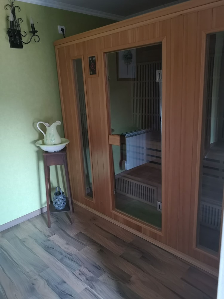 Photo 33