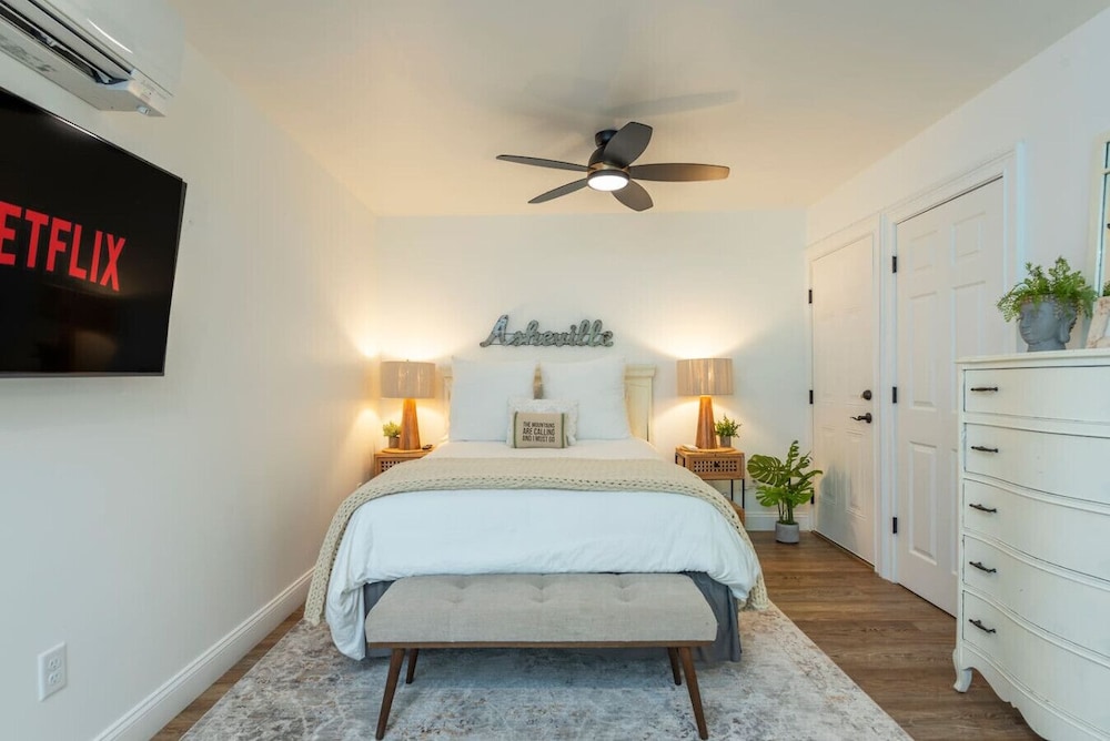 Pet Friendly Studio Near Biltmore w Espresso bar