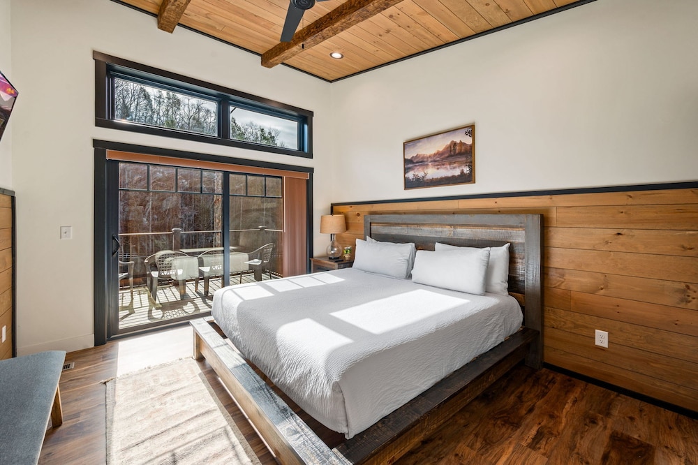 Game Room-hot Tub-10 Mins to Downtown Gatlinburg