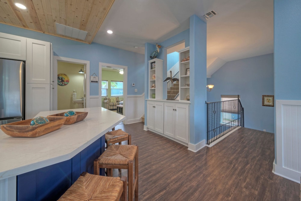 Leave of Absence Luxe Coastal Stay w Pool Outdoor Dining Minutes to Beach
