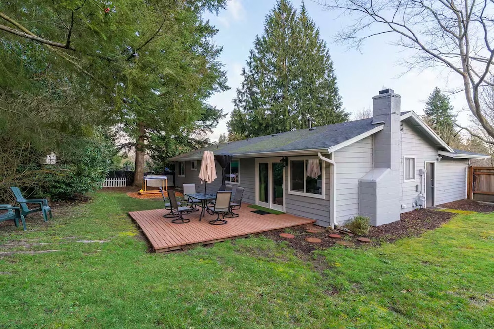 Comfortable Kirkland Home for Family & Remote Work