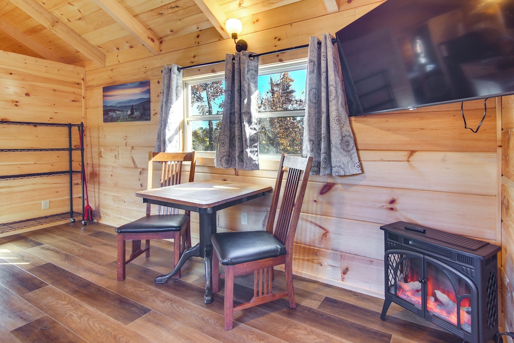 'feelin Feisty:' Blue Ridge Mtns Couple's Cabin