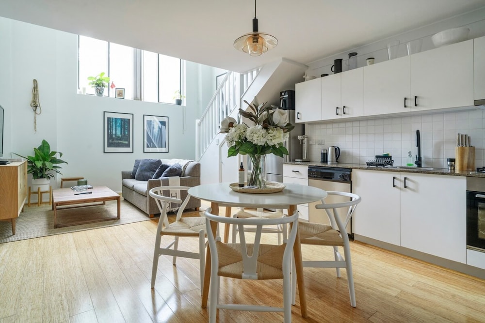 Loft Style Apartment in the Heart of Surry Hills