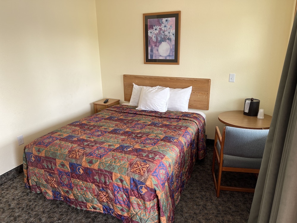 All Star Inn & Suites