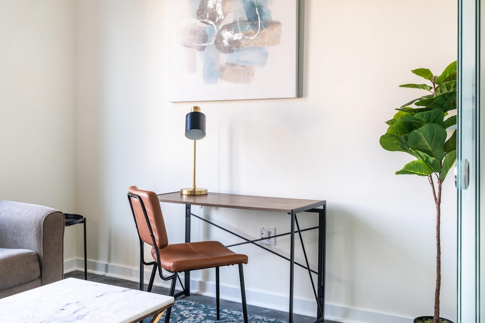 Kasa Welcoming 1 BD Amenity Access Alexandria