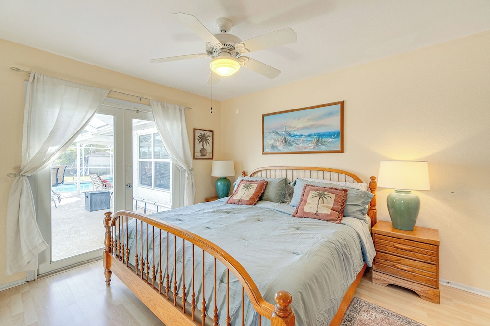 4 Mi to Warm Mineral Springs: Canal-front Getaway