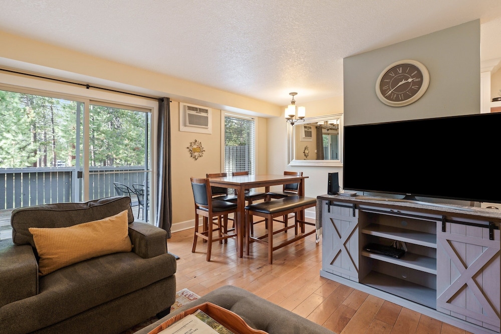Abbot House 4 2 Bedroom Condo