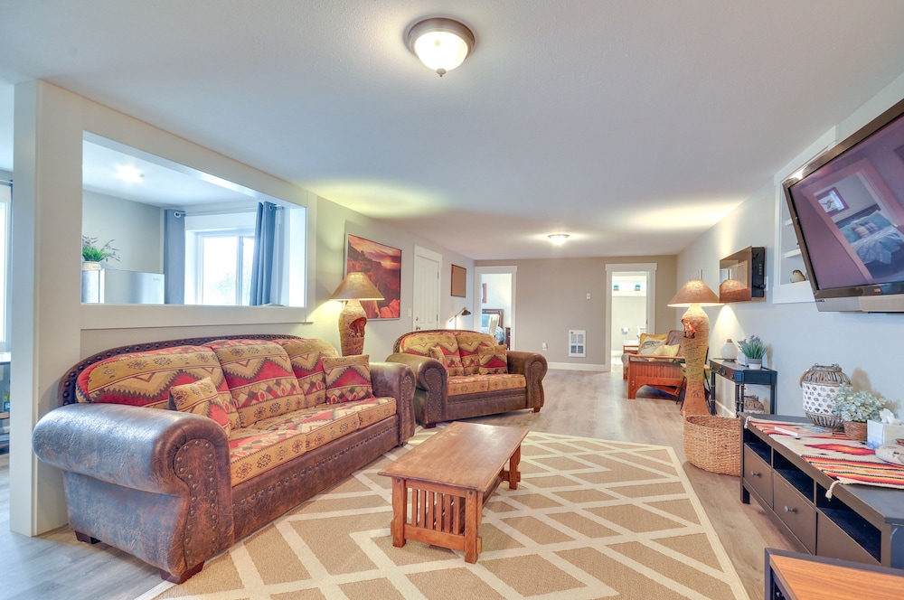 Mountain-view Yacolt Apartment w/ Private Patio! view 3