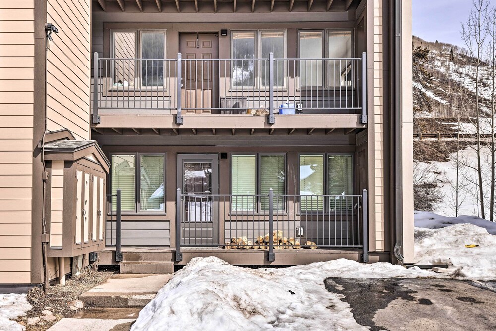 Cozy East Vail Condo ~ 6 Mi to Vail Village!