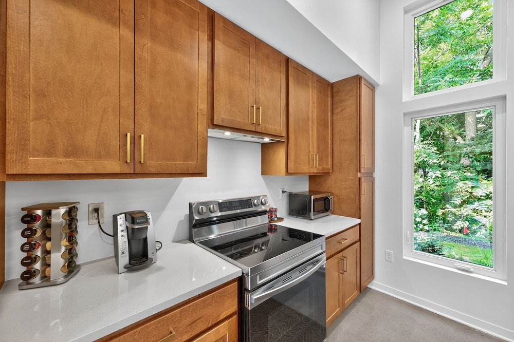 500 House - Unit A 1 Bedroom Townhouse