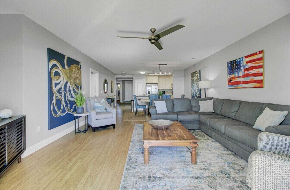Beachfront 3bdr Condo w/ Pool & Deck Ocean Views Ocean Blvd #102 by Avantstay