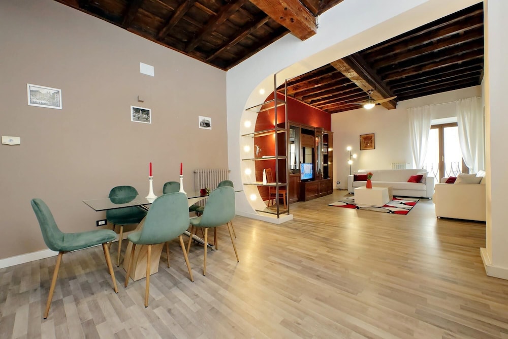 Luxury Navona Apartment