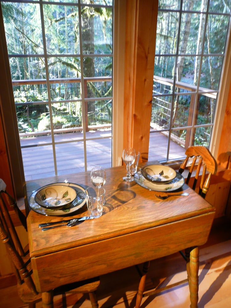 Copper Creek Inn at Mt Rainier