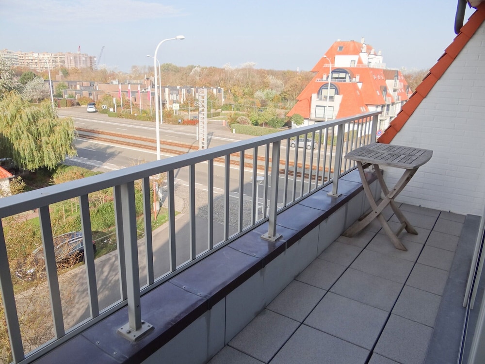 Apartment in Nieuwpoort Near Sandy Beach