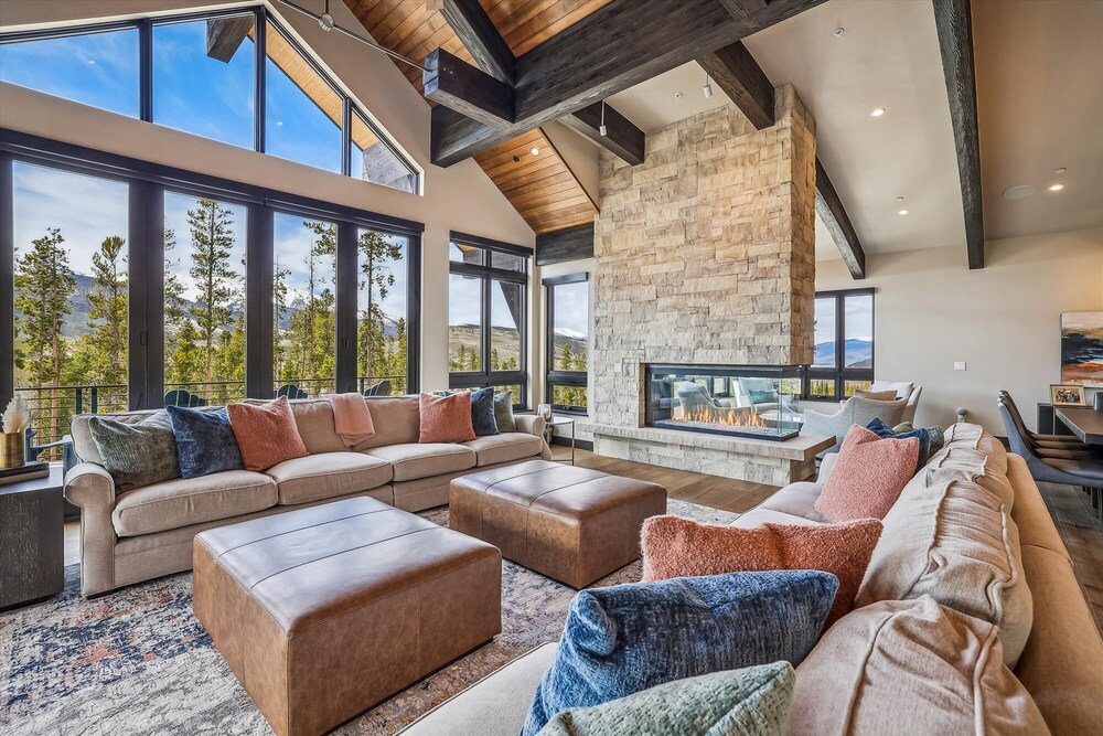 The Crowne Summit 6 Bedroom Home