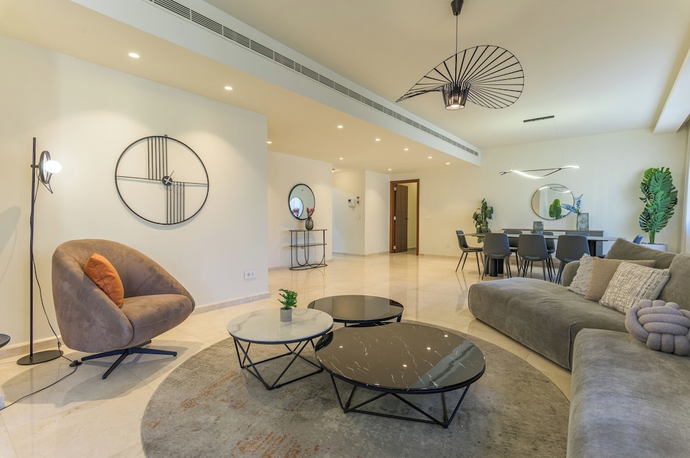 Achrafieh Gate - Modern 3-BR Apartments