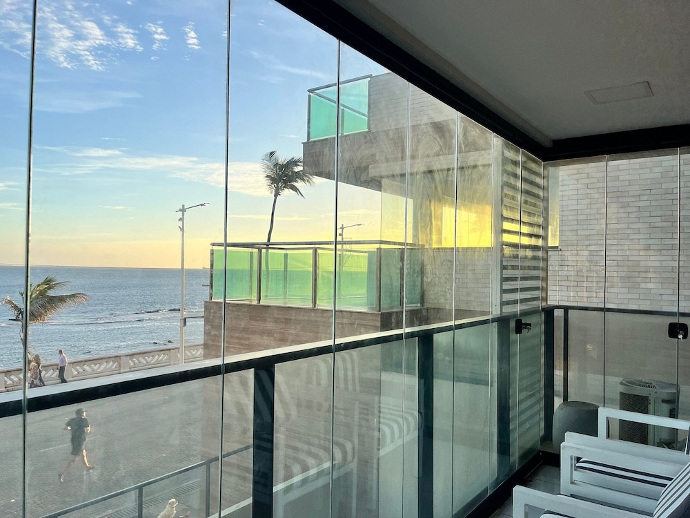 Convenience and Comfort 90m From Farol da Barra Beach - Hbas