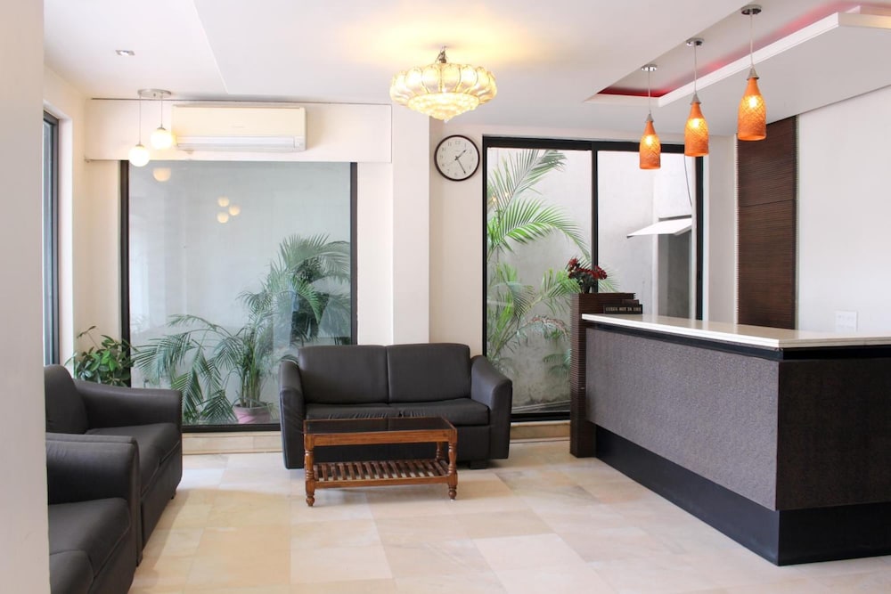 Lobby & Reception