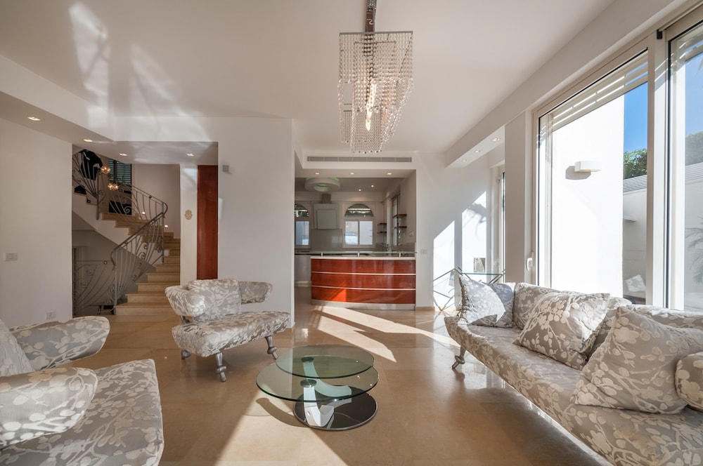 Luxurious Villa with great location, photo 47