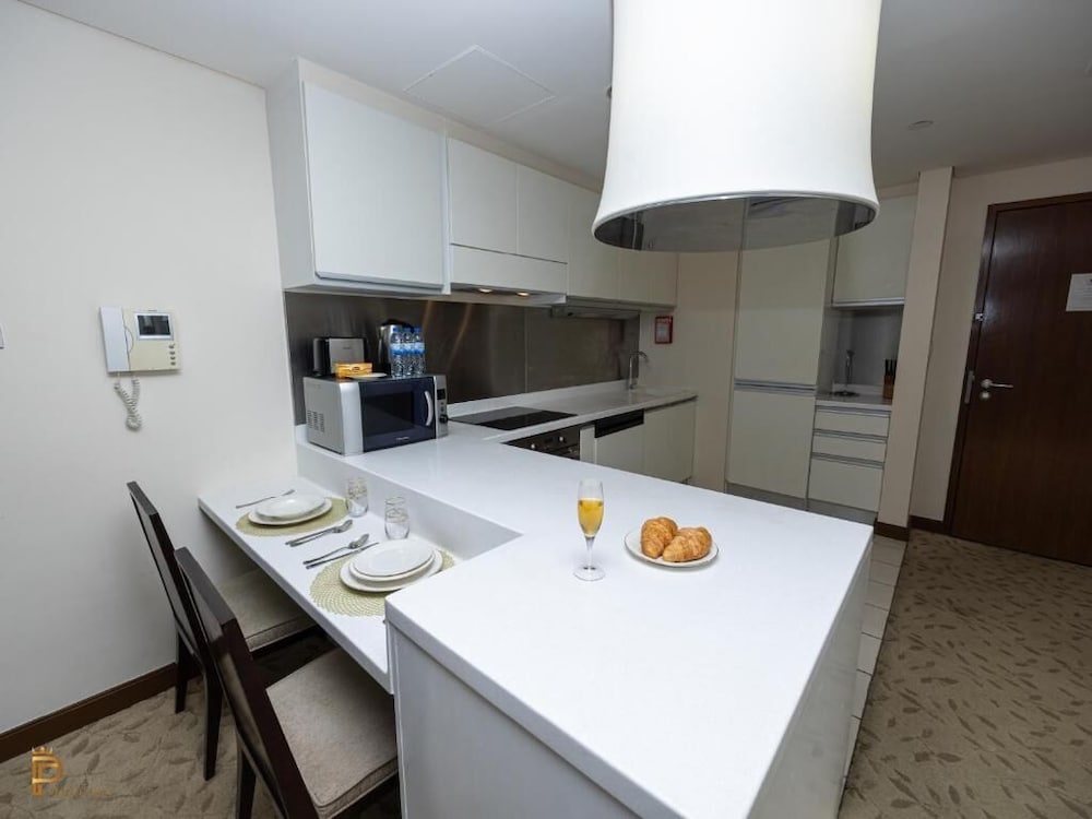 Paradise View Holiday Homes L.L.C.