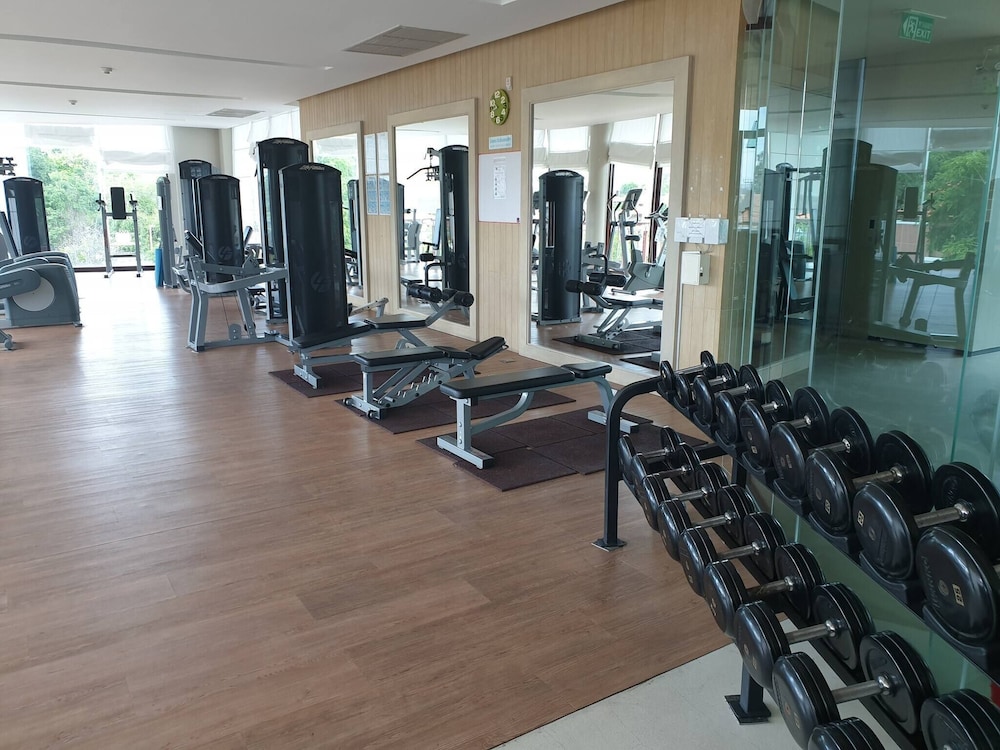 Luxury Large One Bedroom Seaview Serviced Apartment at Wongamat, Pattaya