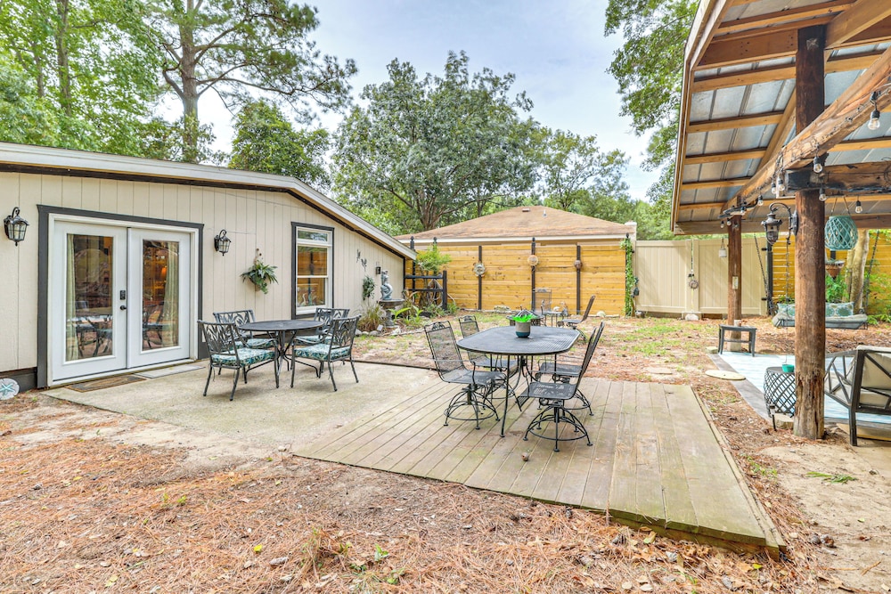 7 Mi to Kitty Hawk Pier & Beach: Studio w/ Patio!