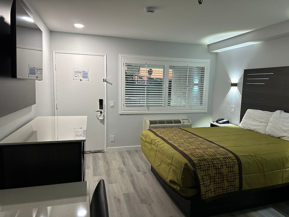 Beach Inn - A Huntington Beach Motel