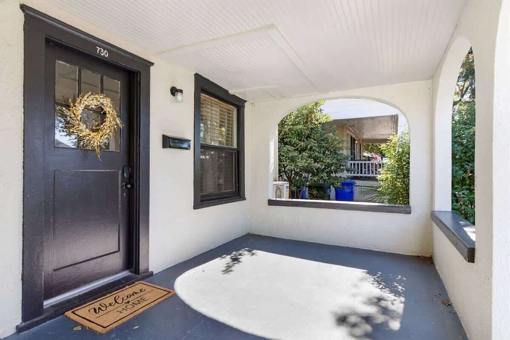 Charming 1-bedroom Home in Lakeland!