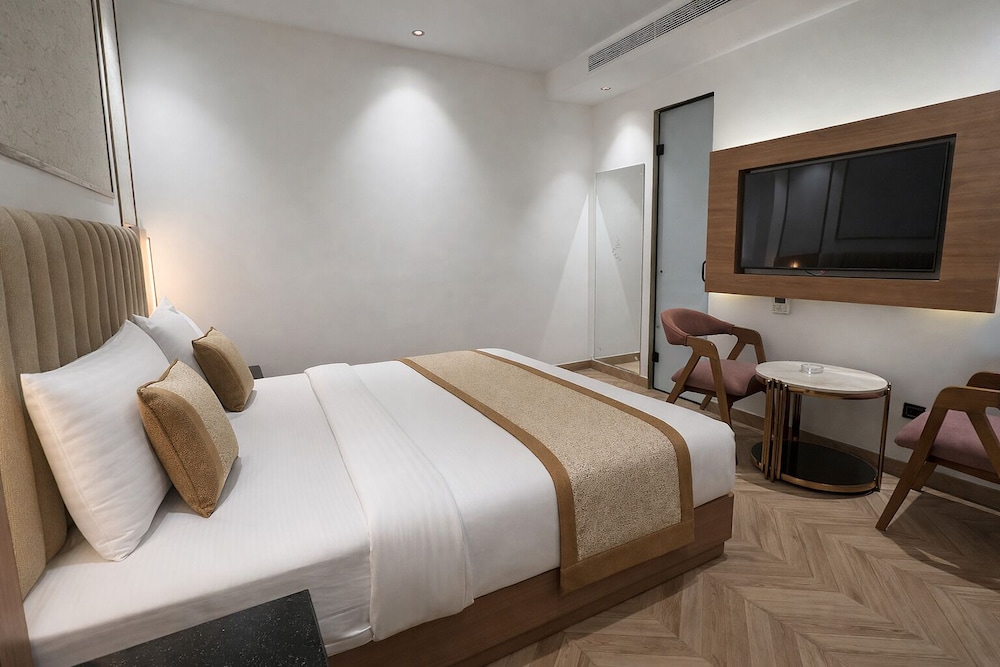 Hotel Grand Shalimar by JMD Group