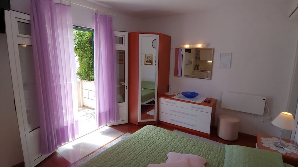 Cvita - 150 m From Pebble Beach - SA1 view 2