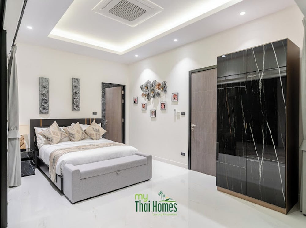 An Exceptional Luxury Villa Offering Amazing Lake View and Refined Living