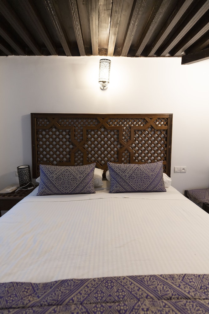Le Grand Alcazar — 11